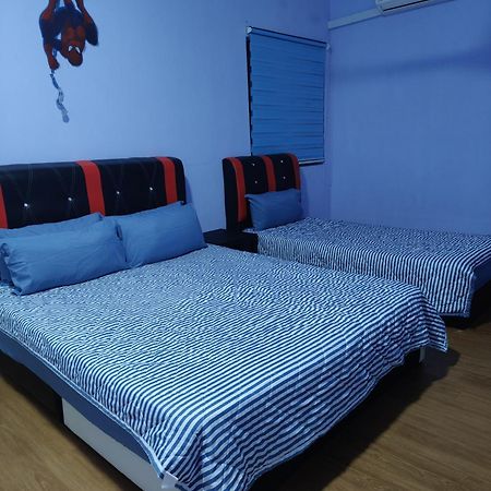 World Kids Fantasy Hotel Lumut Szoba fotó